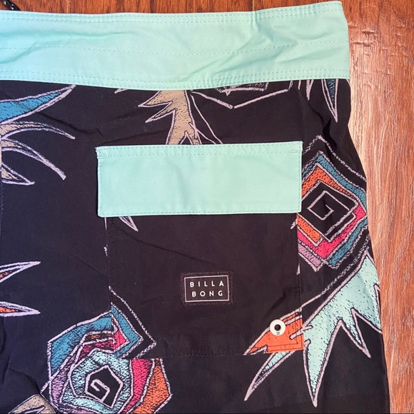 Billabong Board Shorts - Picture 5 of 6